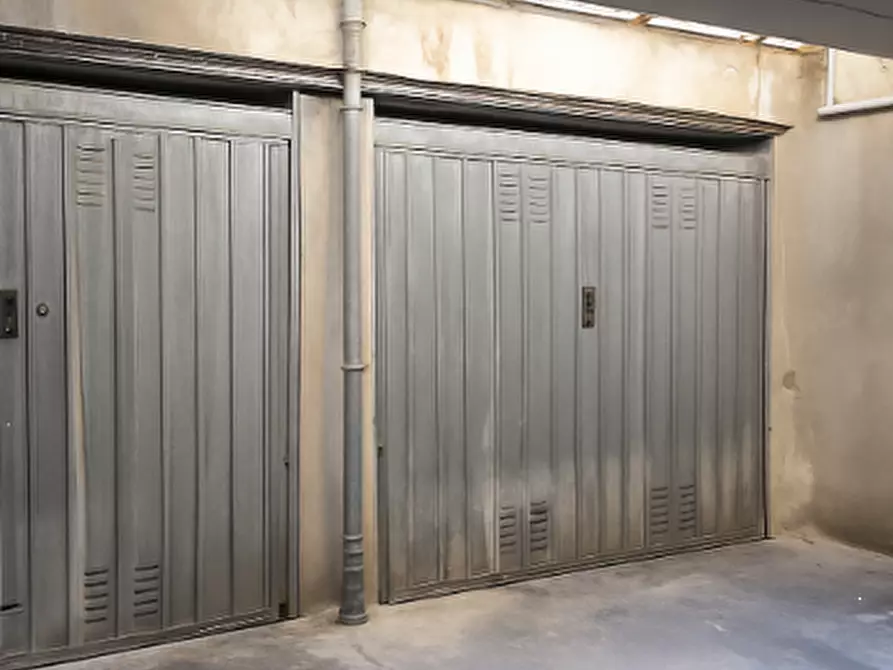 Immagine 1 di Garage in vendita  in Via per Monza a Cologno Monzese