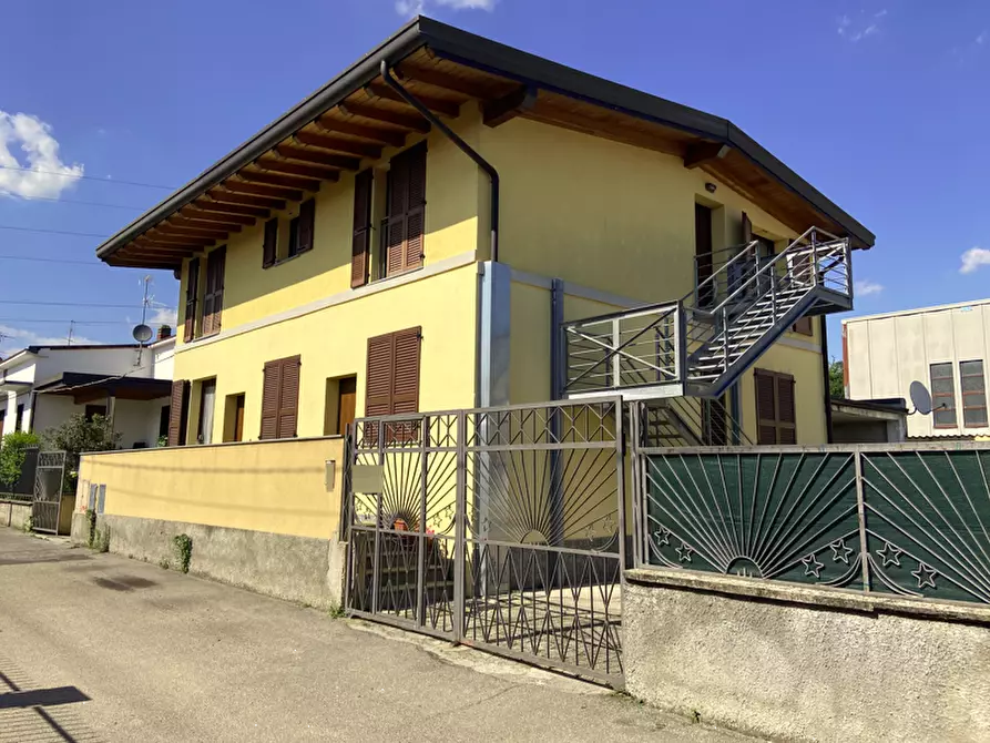 Immagine 1 di Appartamento in vendita  in Via Manzoni a Macherio