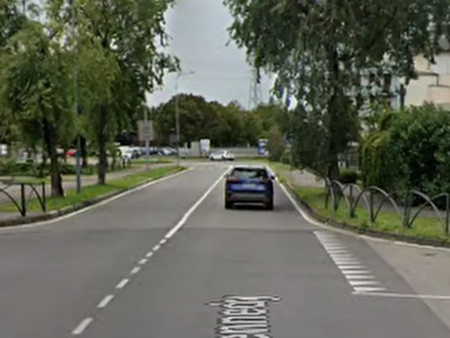 Immagine 9 di Negozio in vendita  in Via J. e R. Kennedy a Brugherio