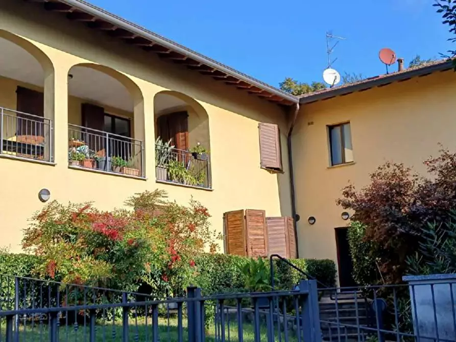 Immagine 1 di Appartamento in vendita  in Via Montegrappa a Cabiate