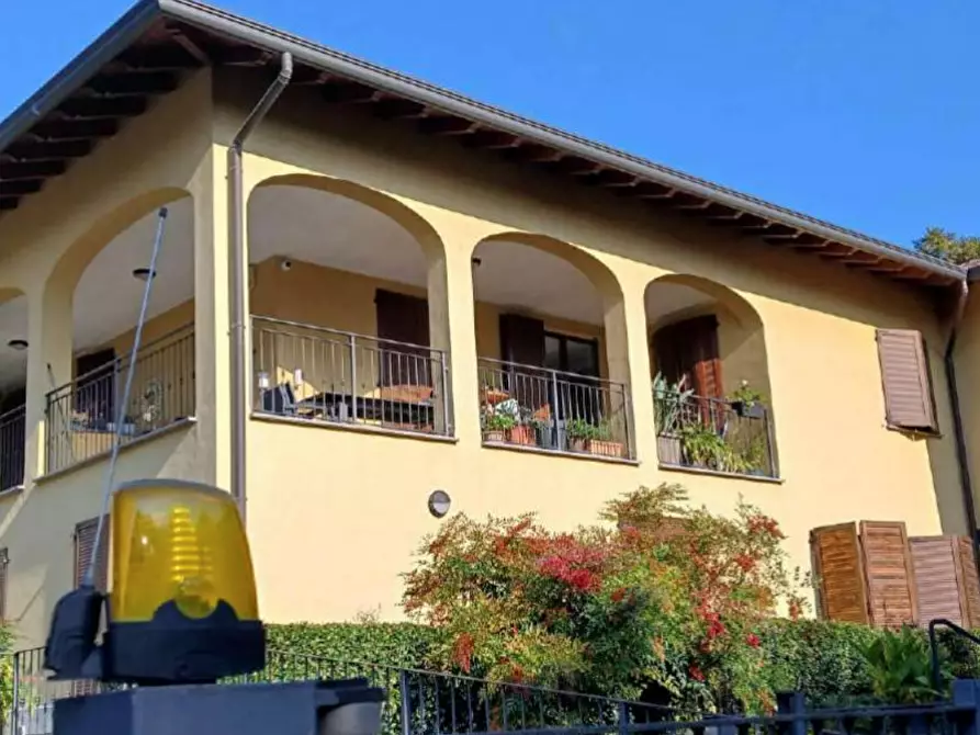 Immagine 2 di Appartamento in vendita  in Via Montegrappa a Cabiate