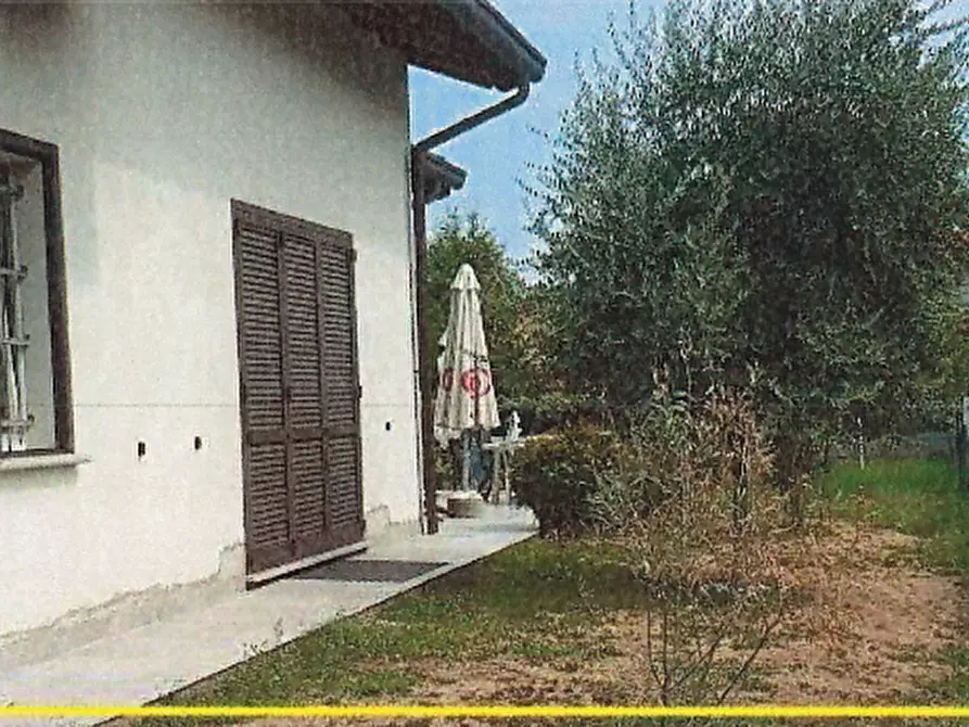 Immagine 2 di Villa in vendita  in Via IV Novembre a Turate