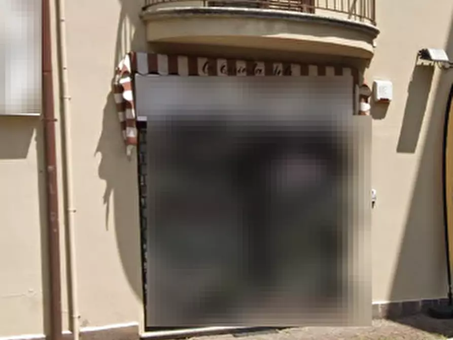 Immagine 4 di Negozio in vendita  in Via Dante Alighieri a Mandello Del Lario