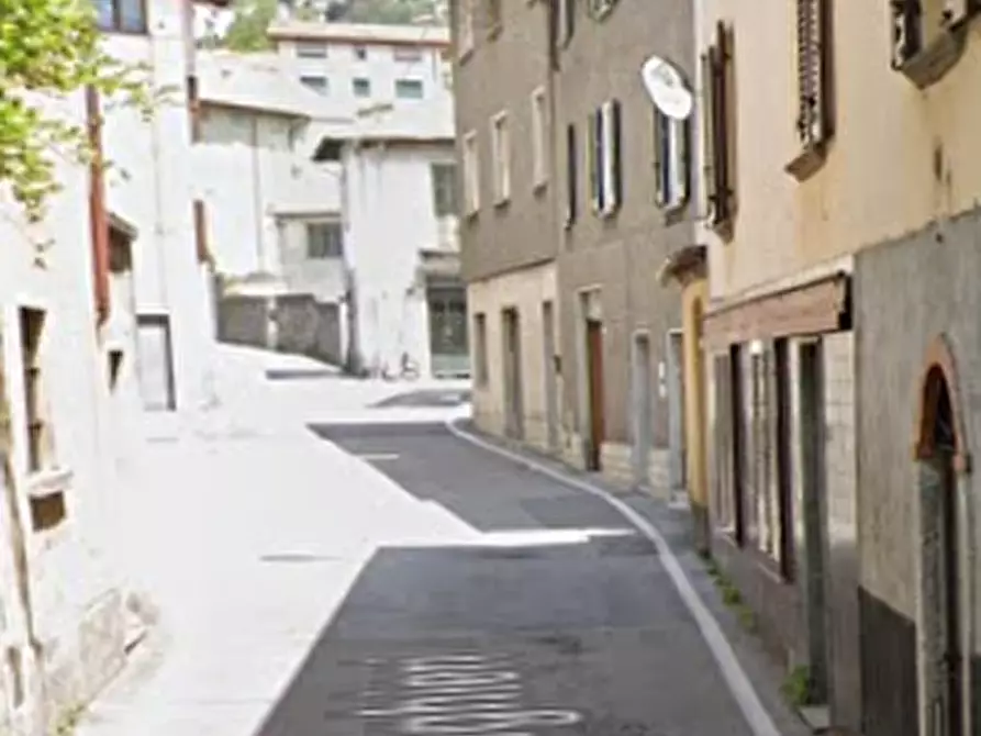 Immagine 7 di Negozio in vendita  in Via Dante Alighieri a Mandello Del Lario