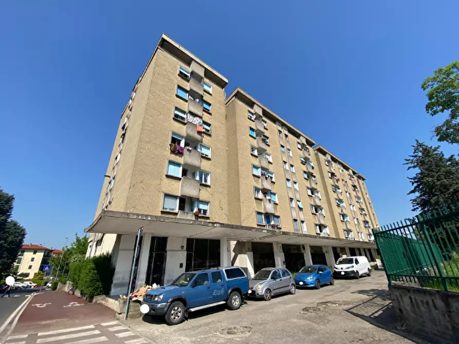 Immagine 1 di Appartamento in vendita  in Via Cinque Giornate a Solaro