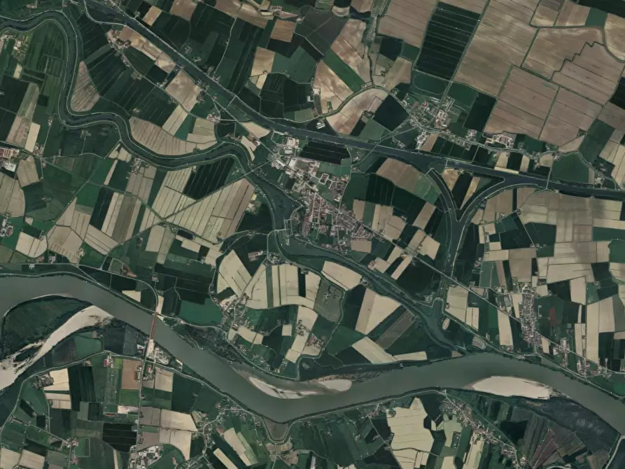 Immagine 11 di Porzione di casa in vendita  in Strada Ostigliese a Mantova