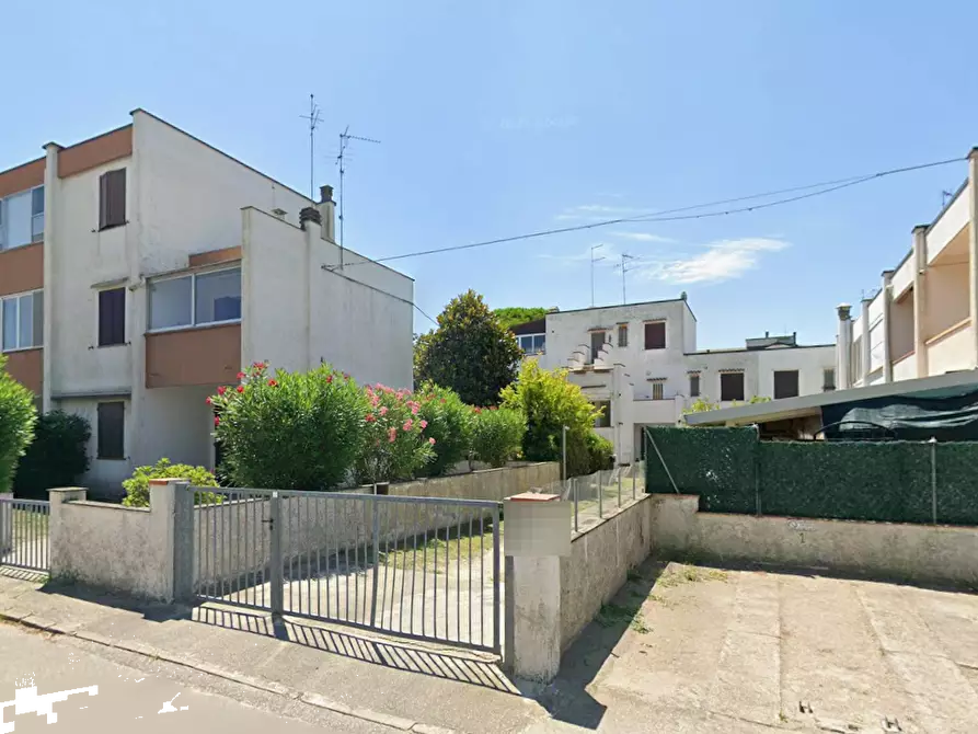 Immagine 8 di Appartamento in vendita  in Viale polonia  a Comacchio
