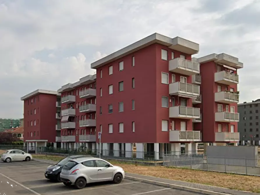 Immagine 4 di Garage in vendita  in Via Gobetti  a Garbagnate Milanese