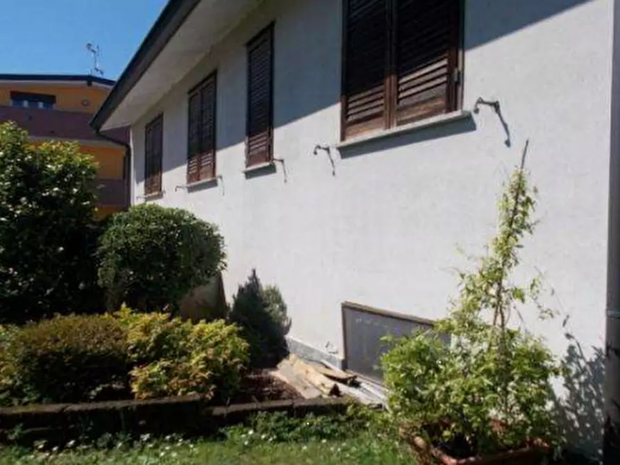 Immagine 7 di Villa in vendita  in Via Legnano  a Peschiera Borromeo