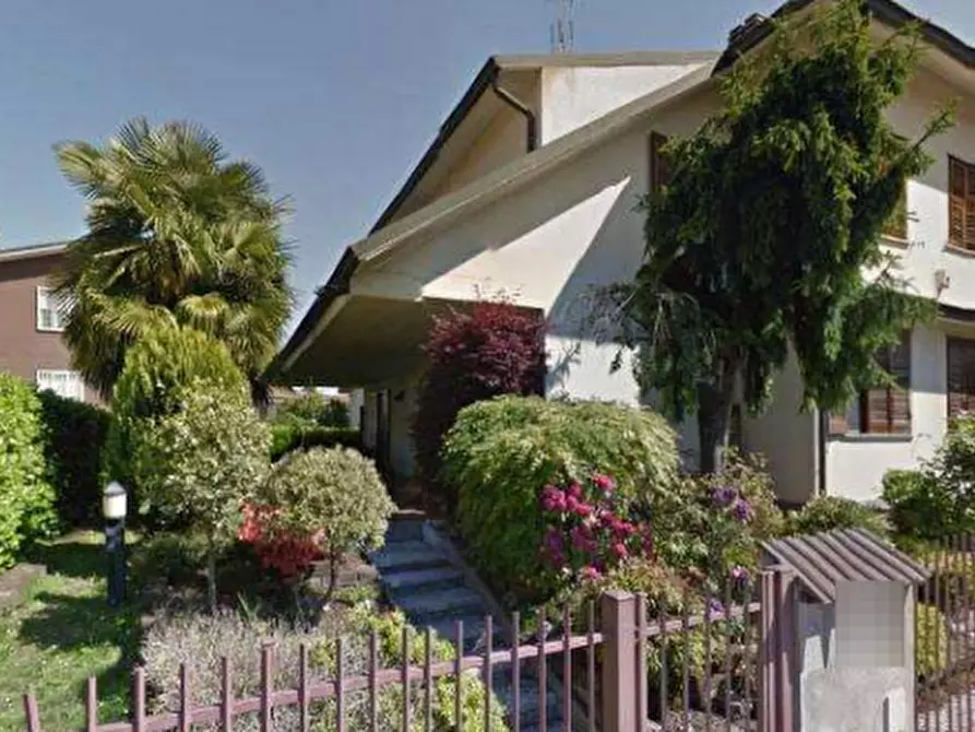 Immagine 9 di Villa in vendita  in Via Legnano  a Peschiera Borromeo