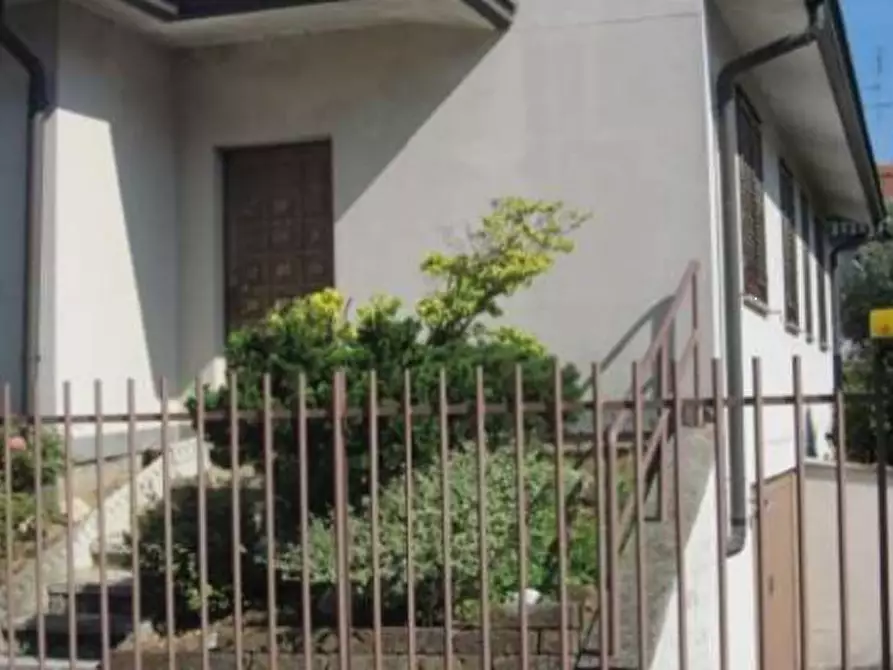 Immagine 11 di Villa in vendita  in Via Legnano  a Peschiera Borromeo