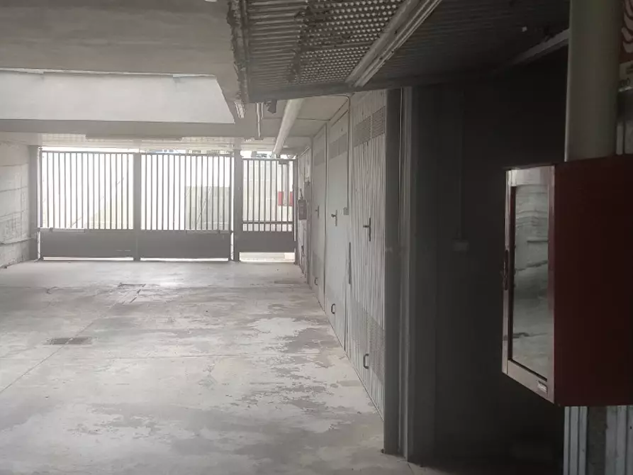 Immagine 8 di Garage in vendita  in Via Piero Gobetti a Garbagnate Milanese