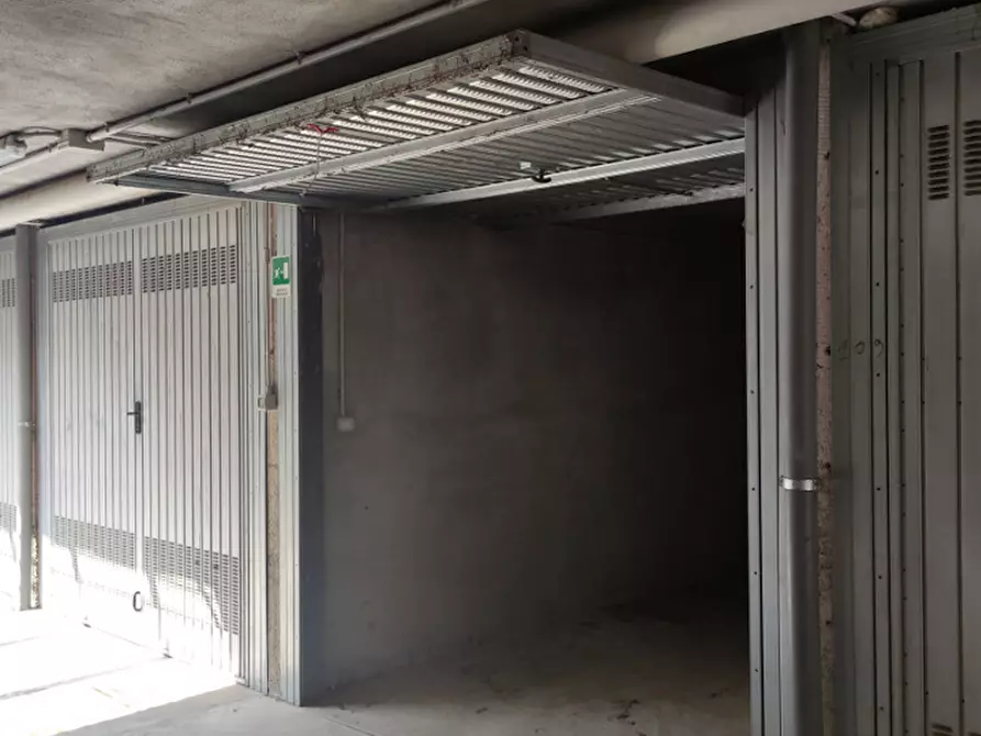 Immagine 8 di Garage in vendita  in Via Piero Gobetti a Garbagnate Milanese