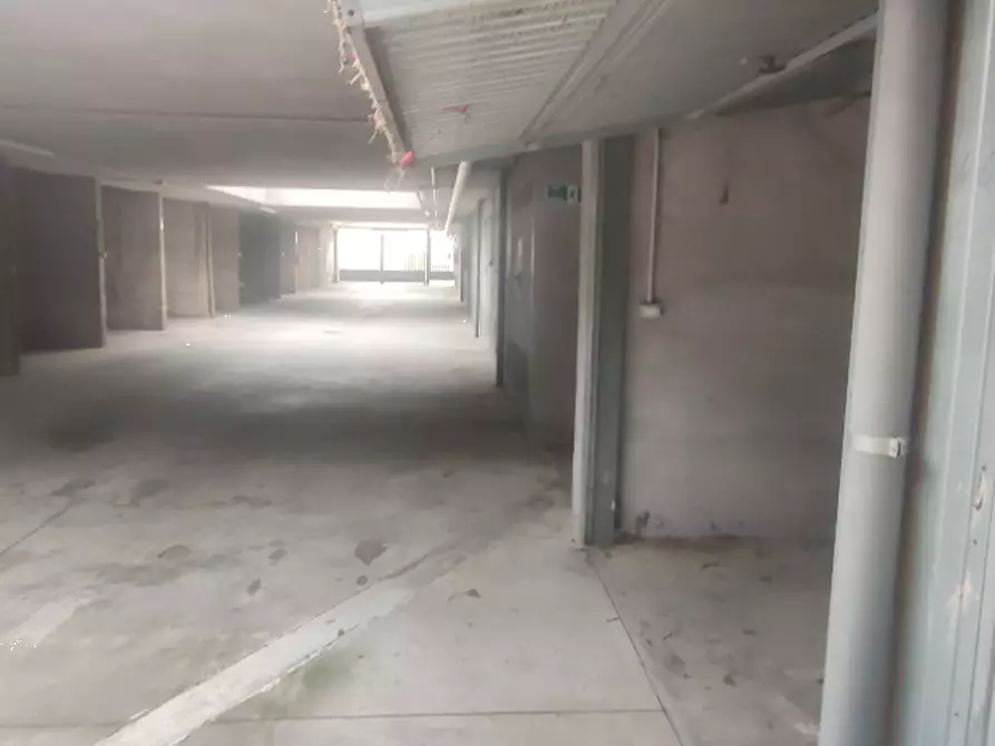 Immagine 8 di Garage in vendita  in Via Piero Gobetti a Garbagnate Milanese