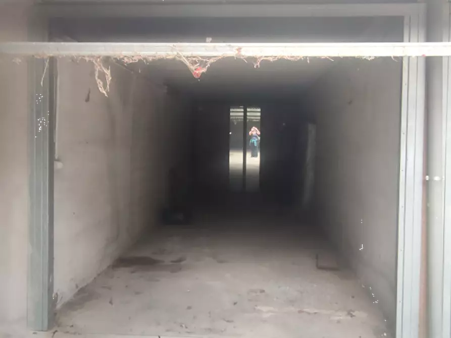 Immagine 9 di Garage in vendita  in Via Piero Gobetti a Garbagnate Milanese