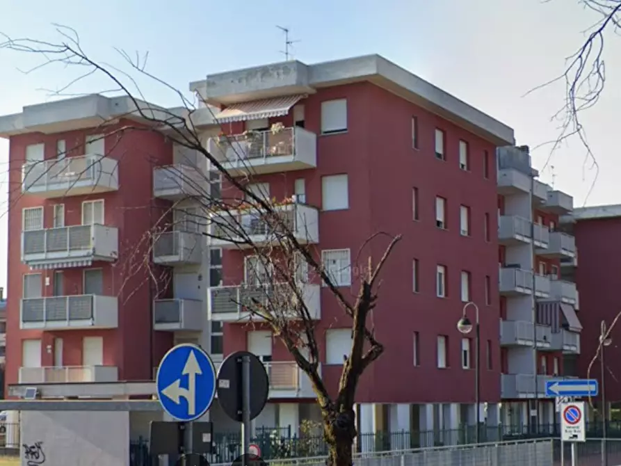 Immagine 11 di Garage in vendita  in Via Piero Gobetti a Garbagnate Milanese