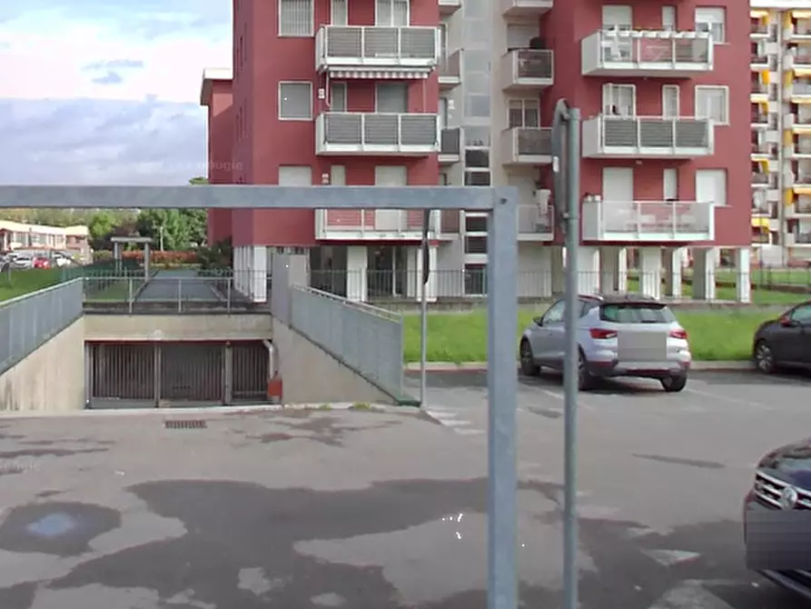 Immagine 3 di Garage in vendita  in Via Piero Gobetti a Garbagnate Milanese