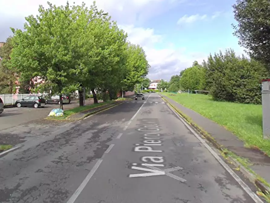 Immagine 6 di Garage in vendita  in Via Piero Gobetti a Garbagnate Milanese