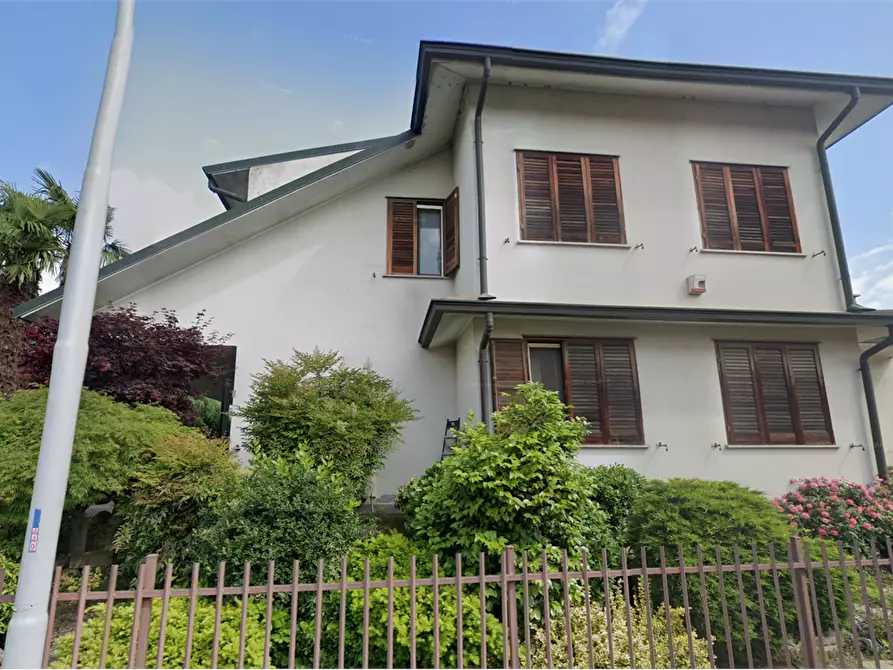 Immagine 6 di Villa in vendita  in Via Legnano  a Peschiera Borromeo