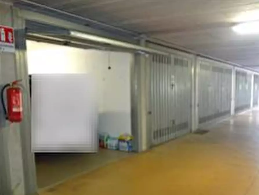 Immagine 1 di Garage in vendita  in Via dei Combattenti a Muggiò