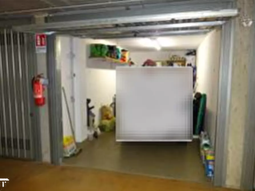 Immagine 2 di Garage in vendita  in Via dei Combattenti a Muggiò
