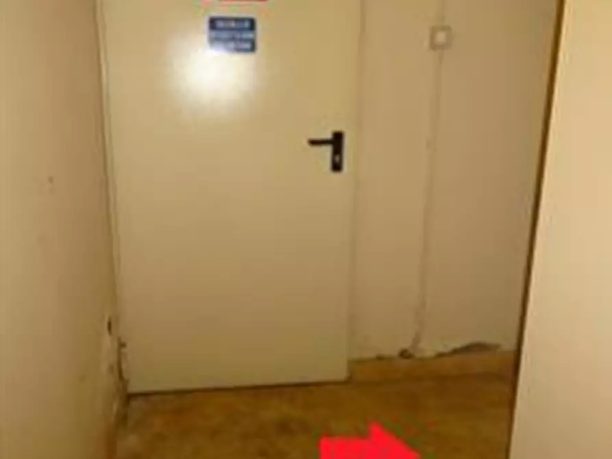 Immagine 3 di Garage in vendita  in Via dei Combattenti a Muggiò