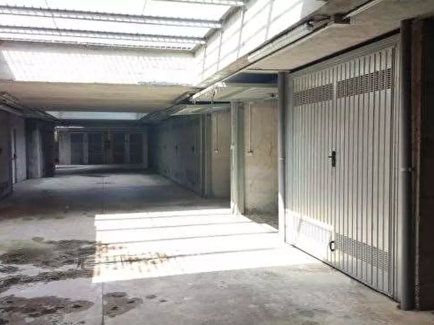 Immagine 2 di Garage in vendita  in Via Piero Gobetti a Garbagnate Milanese