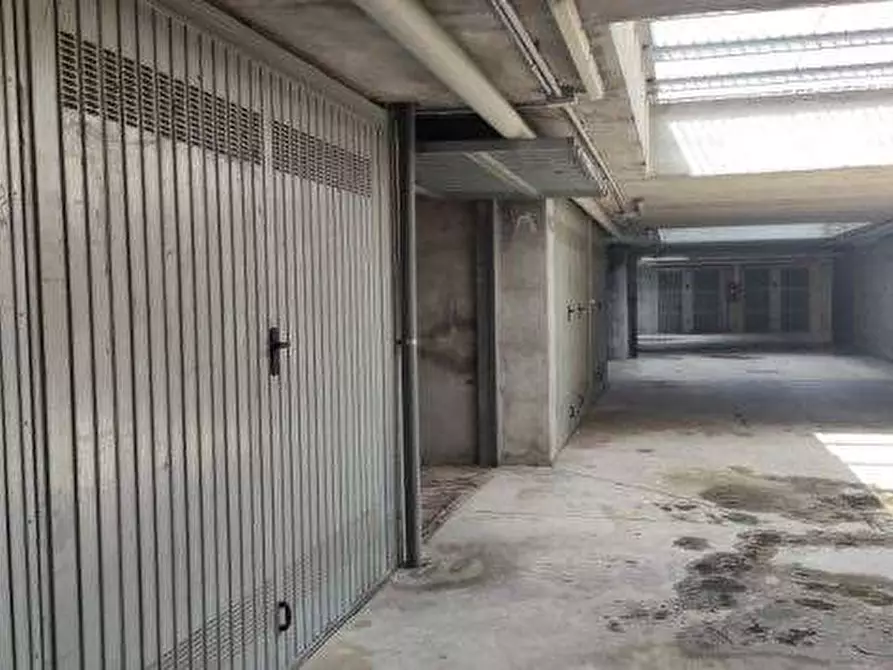 Immagine 1 di Garage in vendita  in Via Piero Gobetti a Garbagnate Milanese