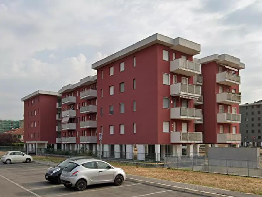 Immagine 7 di Garage in vendita  in Via Piero Gobetti a Garbagnate Milanese