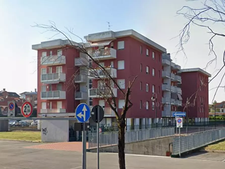 Immagine 11 di Garage in vendita  in Via Piero Gobetti a Garbagnate Milanese