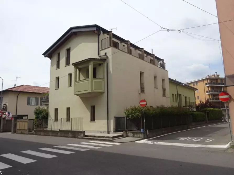 Immagine 3 di Appartamento in vendita  in Via Volta a Carnate