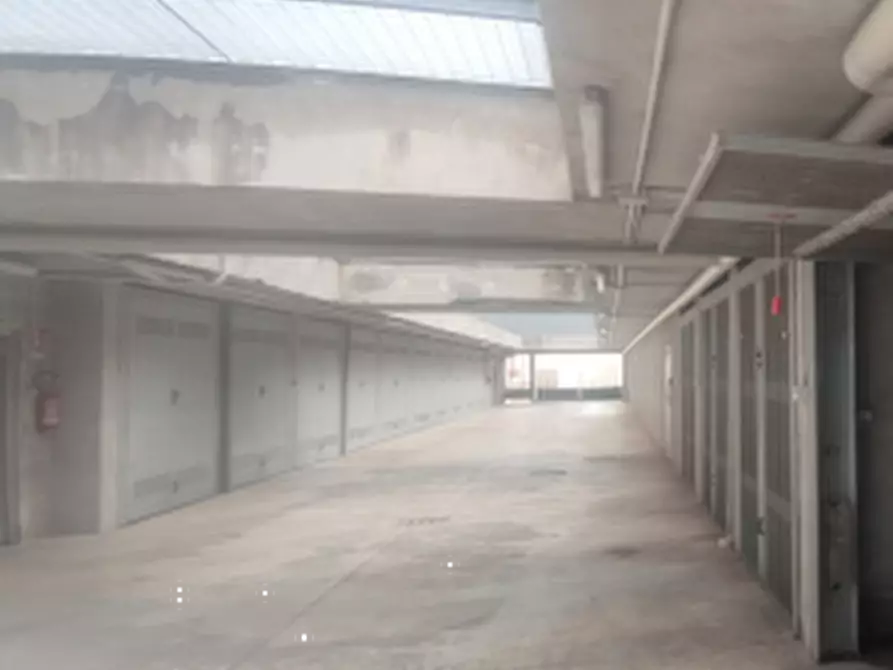 Immagine 2 di Garage in vendita  in Via Piero Gobetti a Garbagnate Milanese