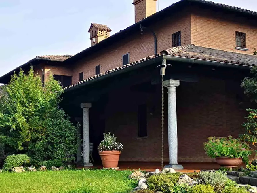 Immagine 2 di Villa in vendita  in Via Italia  a Muggiò