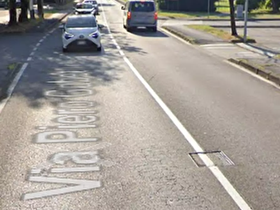 Immagine 6 di Garage in vendita  in Via Piero Gobetti a Garbagnate Milanese