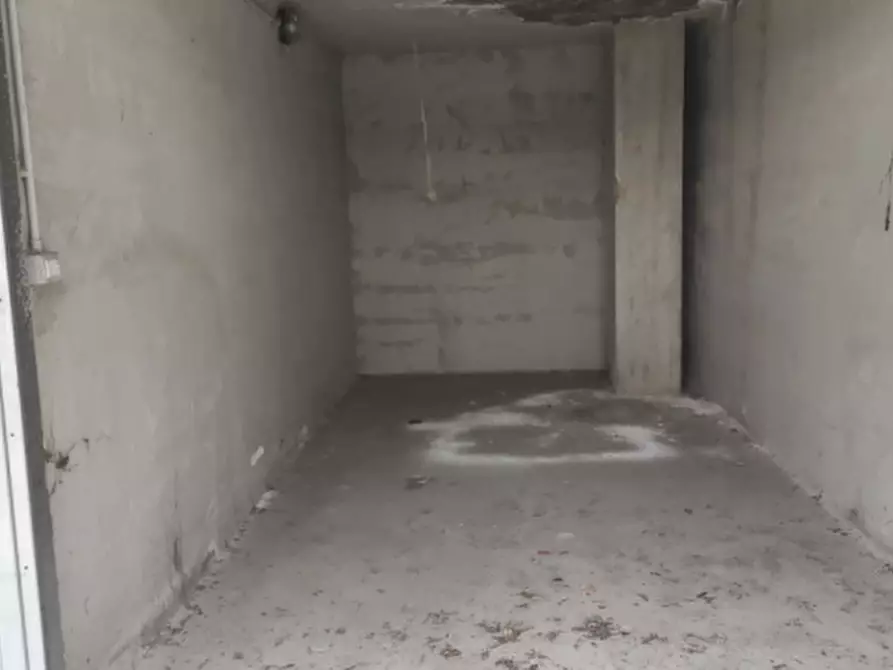Immagine 1 di Garage in vendita  in Via Gobetti  a Garbagnate Milanese