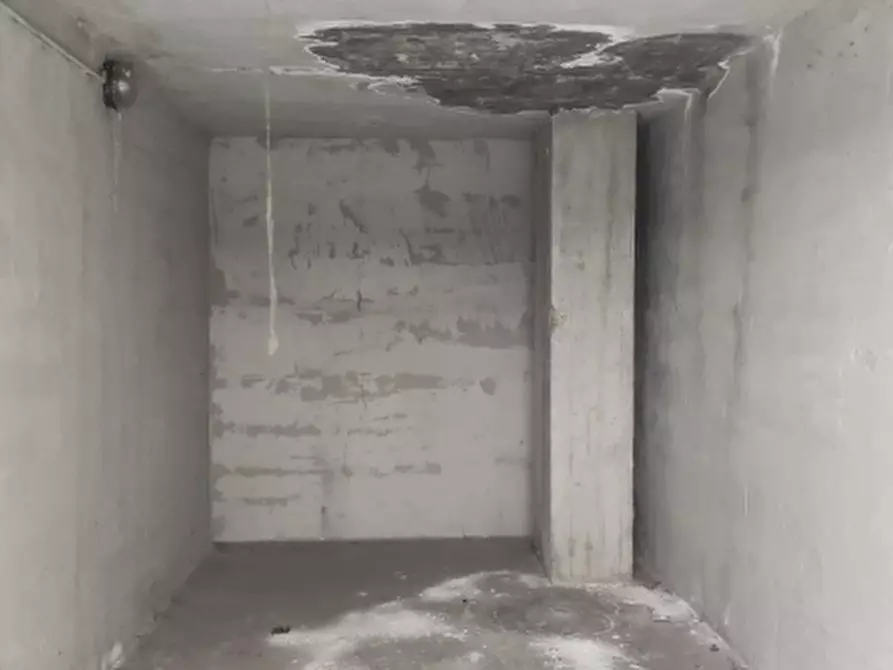 Immagine 2 di Garage in vendita  in Via Gobetti  a Garbagnate Milanese