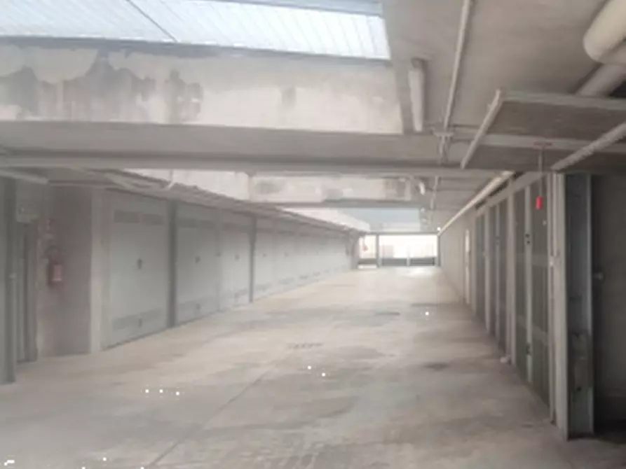 Immagine 3 di Garage in vendita  in Via Gobetti  a Garbagnate Milanese