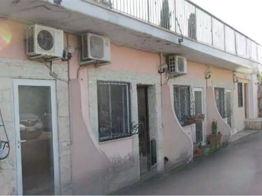 Immagine 1 di Villa in vendita  in Via di Tor Chiesaccia a Roma