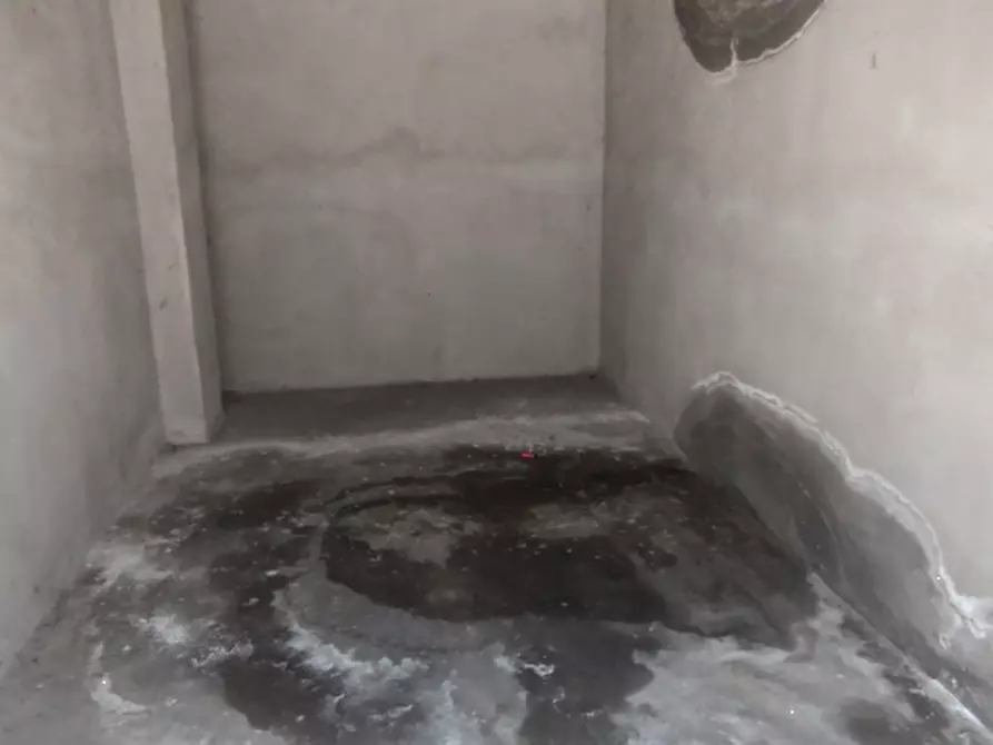 Immagine 2 di Garage in vendita  in Via Gobetti a Garbagnate Milanese