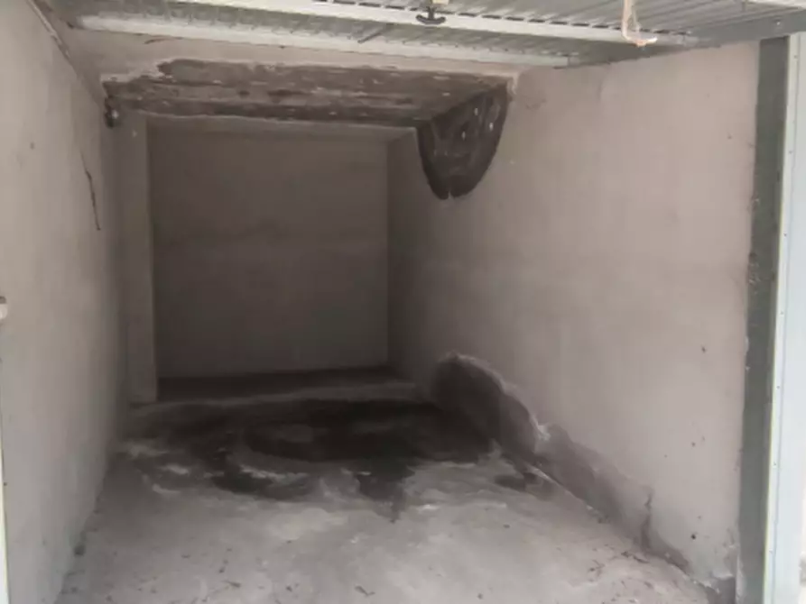 Immagine 4 di Garage in vendita  in Via Gobetti a Garbagnate Milanese