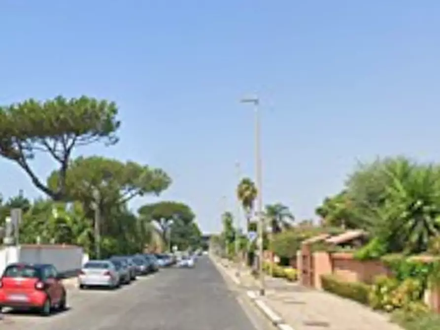 Immagine 3 di Garage in vendita  in Via Pietro Romani a Roma