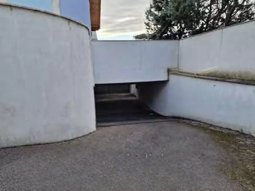 Immagine 1 di Garage in vendita  in Via Pietro Romani a Roma