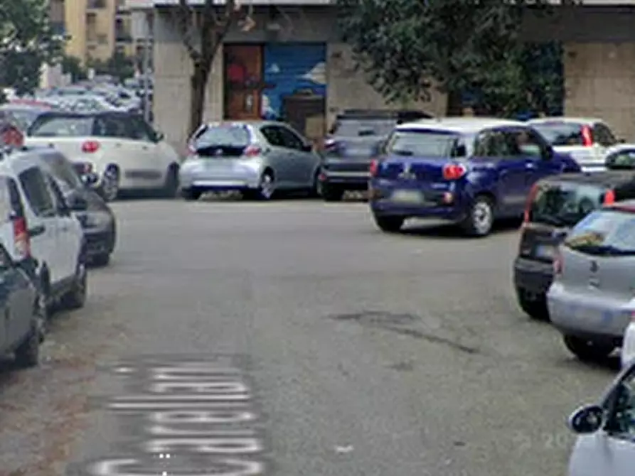 Immagine 4 di Negozio in vendita  in Via Marco Carellario a Roma