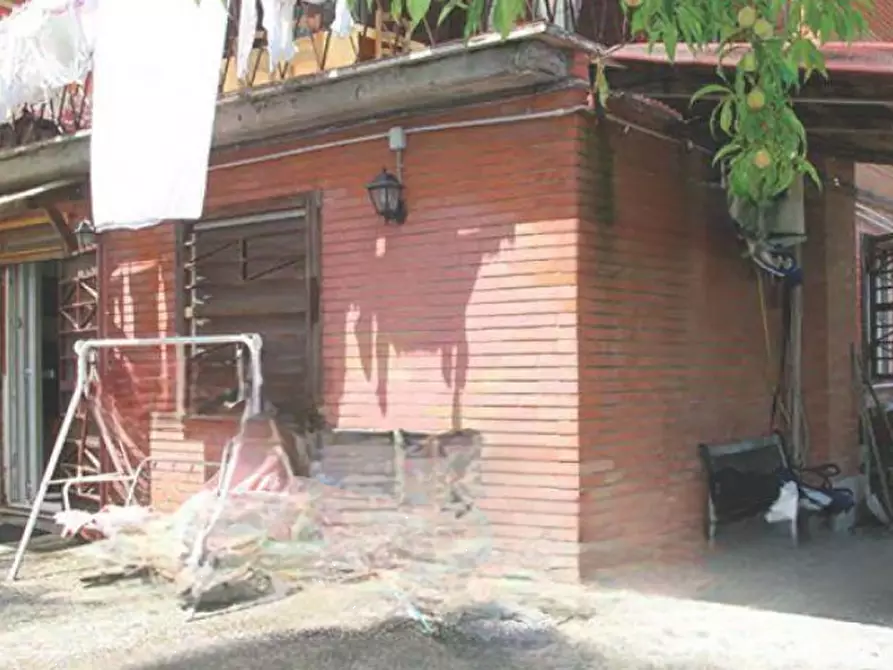 Immagine 1 di Appartamento in vendita  in Via del Podere Rosa a Roma