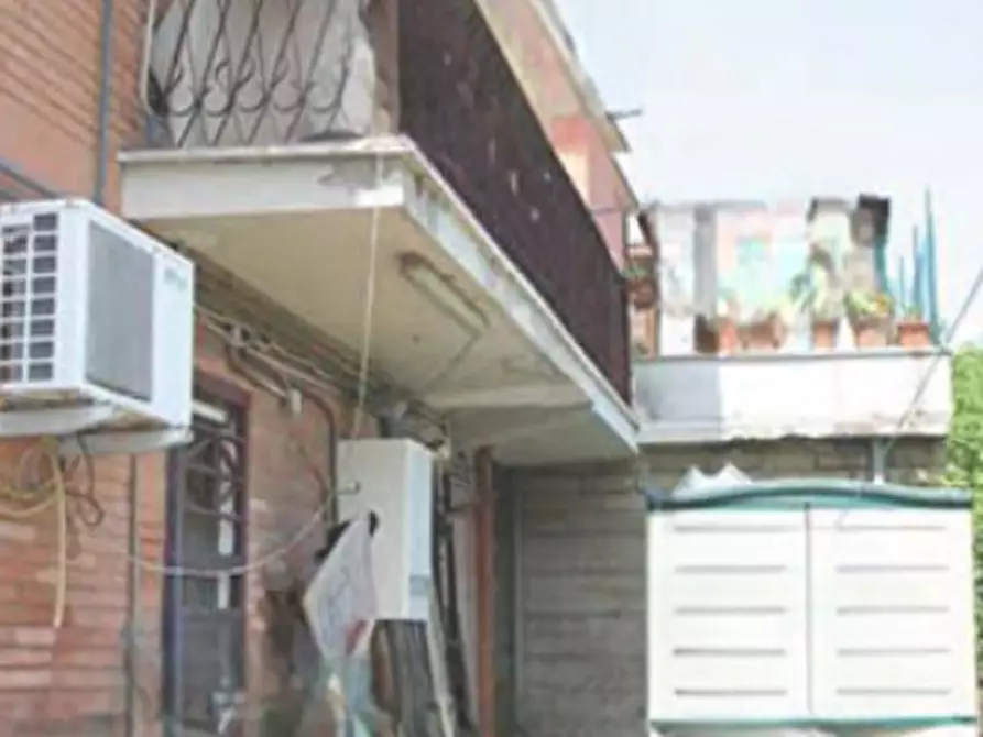 Immagine 3 di Appartamento in vendita  in Via del Podere Rosa a Roma