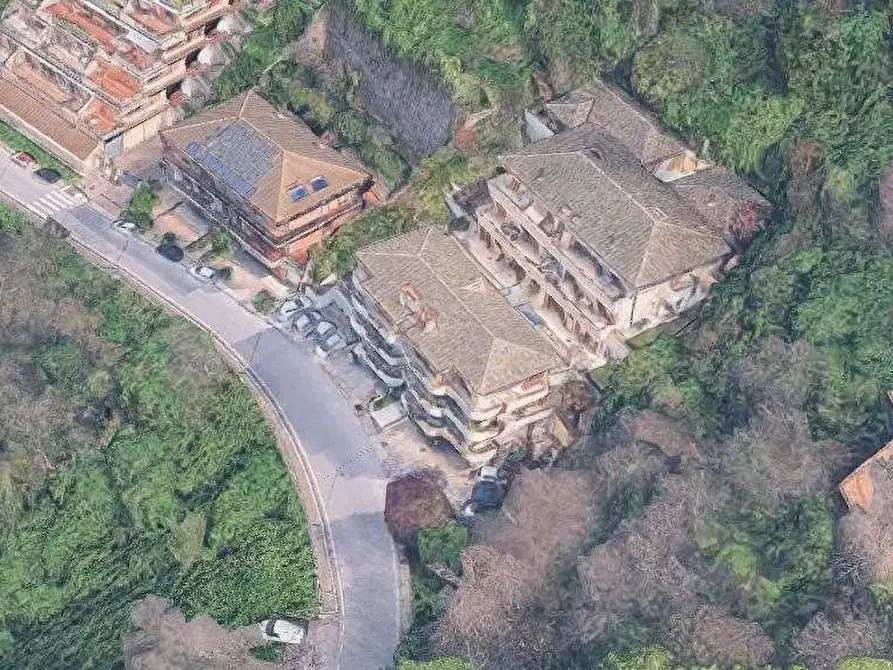 Immagine 9 di Posto auto in vendita  in Via Roma a Rocca Di Papa