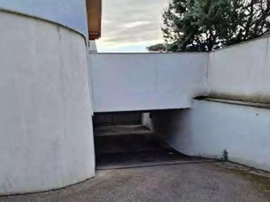 Immagine 3 di Garage in vendita  in Via Pietro Romani a Roma