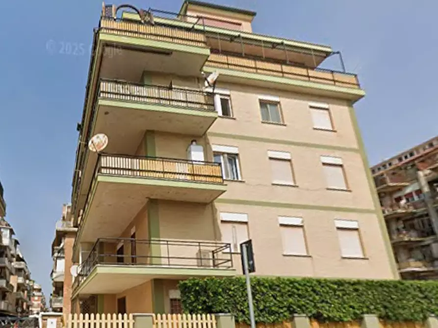 Immagine 1 di Appartamento in vendita  in Viale del Sommergibile a Roma