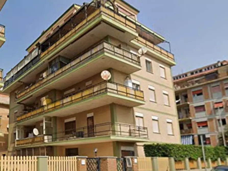 Immagine 2 di Appartamento in vendita  in Viale del Sommergibile a Roma