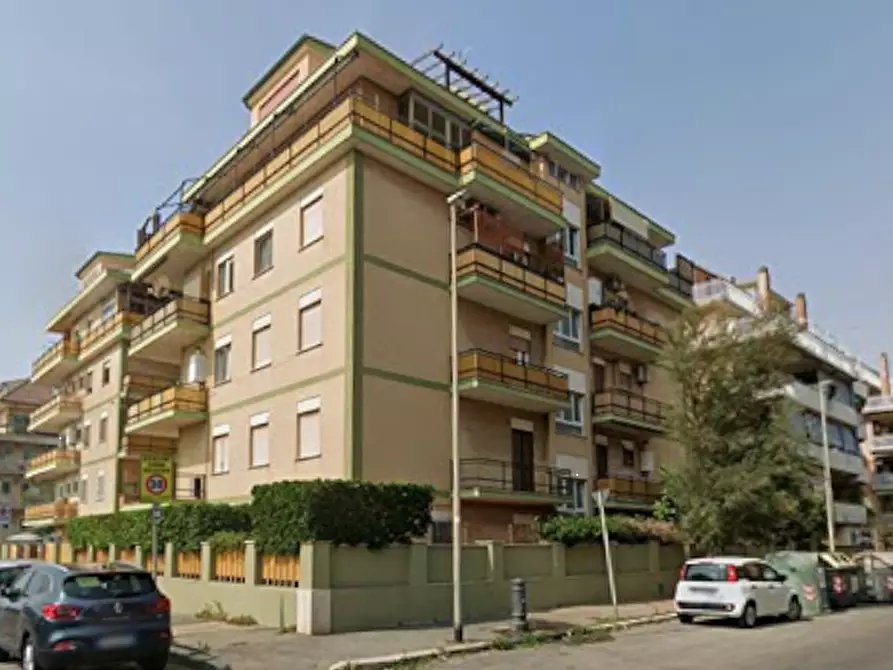 Immagine 5 di Appartamento in vendita  in Viale del Sommergibile a Roma
